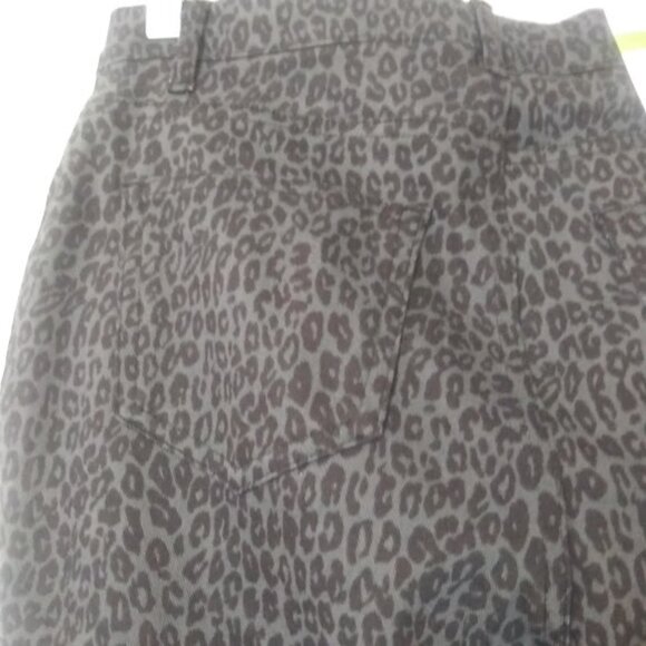Time And True women's sizem M (8-10) gray and black animal print jeggings - Picture 8 of 16